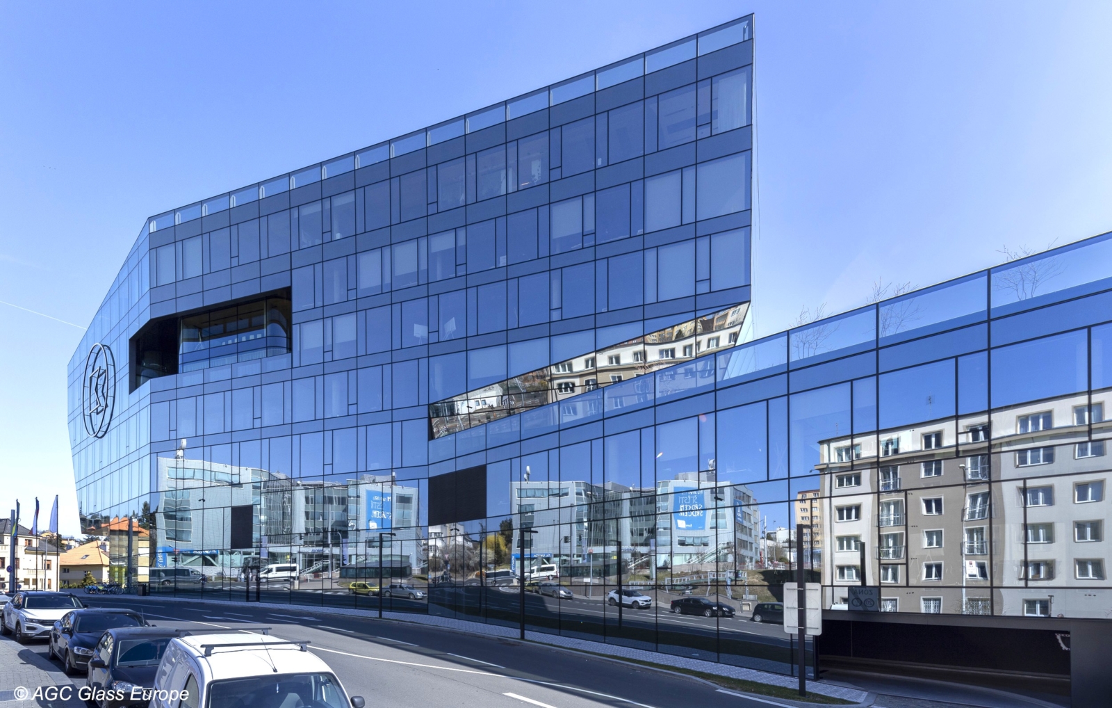 Skla pro stavebnictví, počínaje fasádami, přes interiér až po průmyslové aplikace.